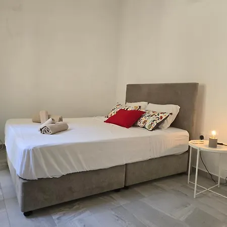 Maison Zenon Center *