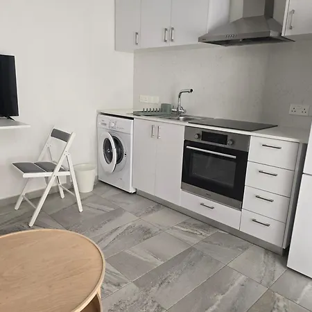 Maison Zenon Center لارنكا